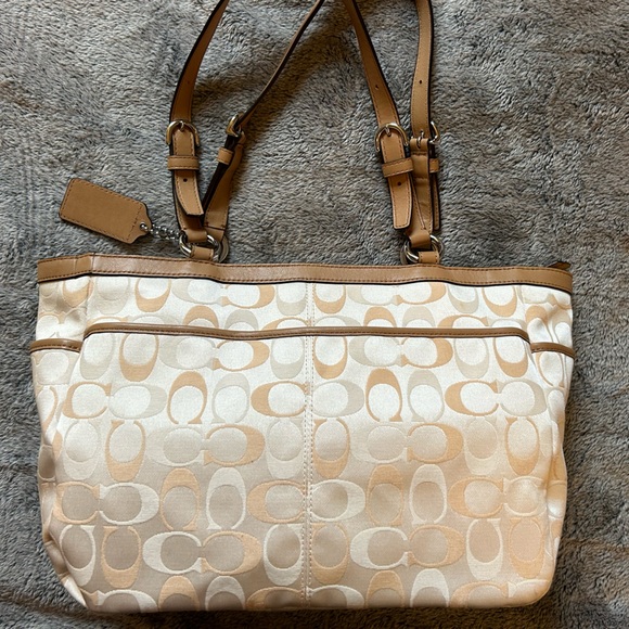 Coach NWOT East/West Signature Gallery Bag - Picture 5 of 17